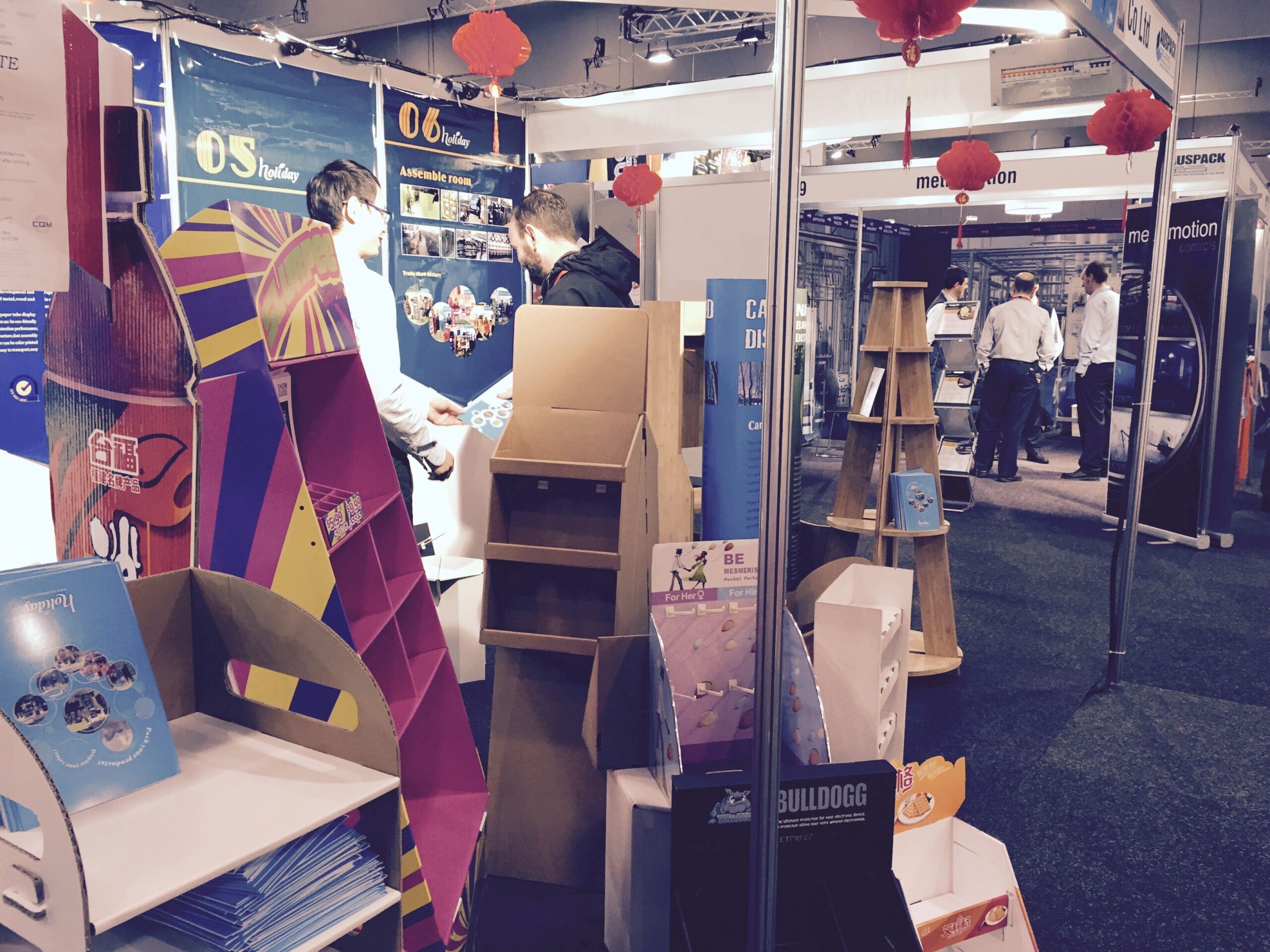 Cardboard floor display POP and PDQ display exhibition - Holidaypac eco-friendly retail displays