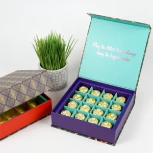 Holidaypacfactory Valentine's chocolate gift box open view