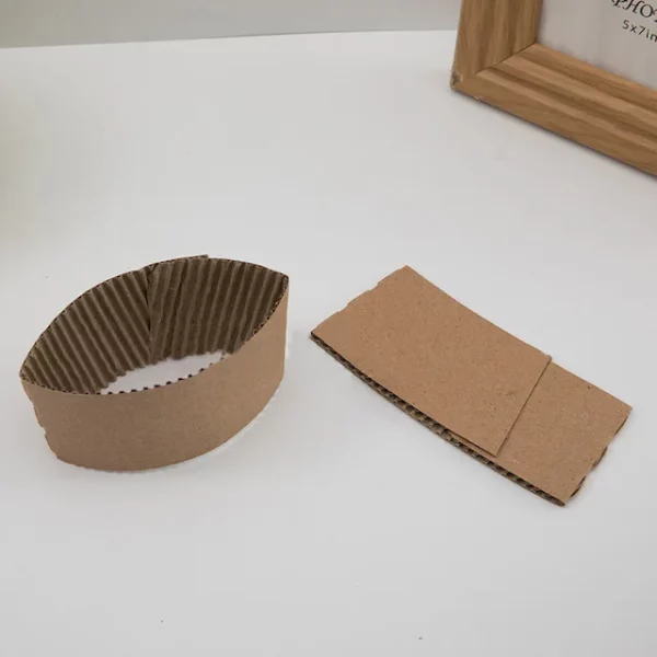 Holidaypacfactory corrugated kraft coffee cup sleeve product close-up