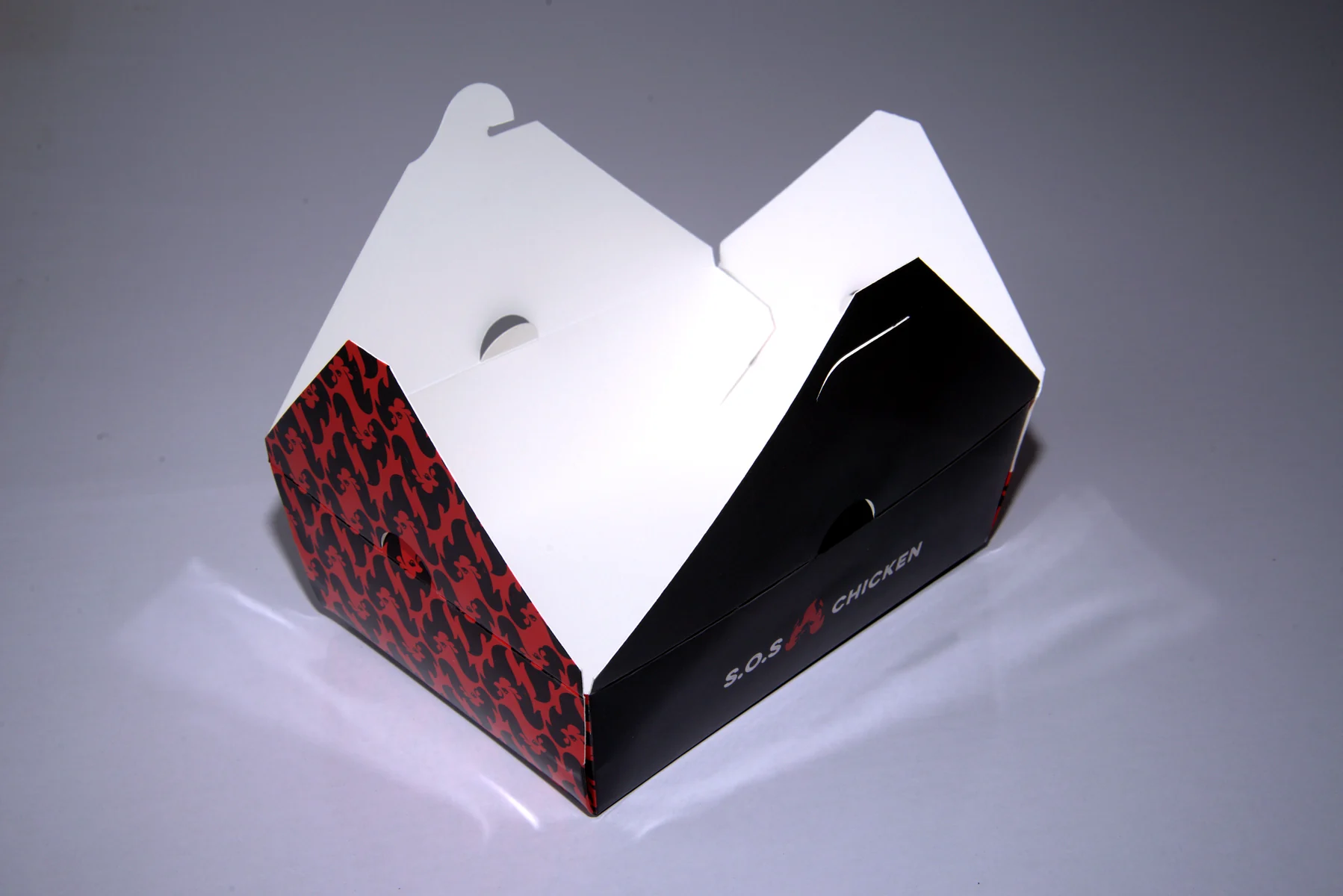 Holidaypacfactory holidaypac factory custom chicken takeaway packaging case study The open gable-style angle shows lid shape, side height and customer-facing panels.