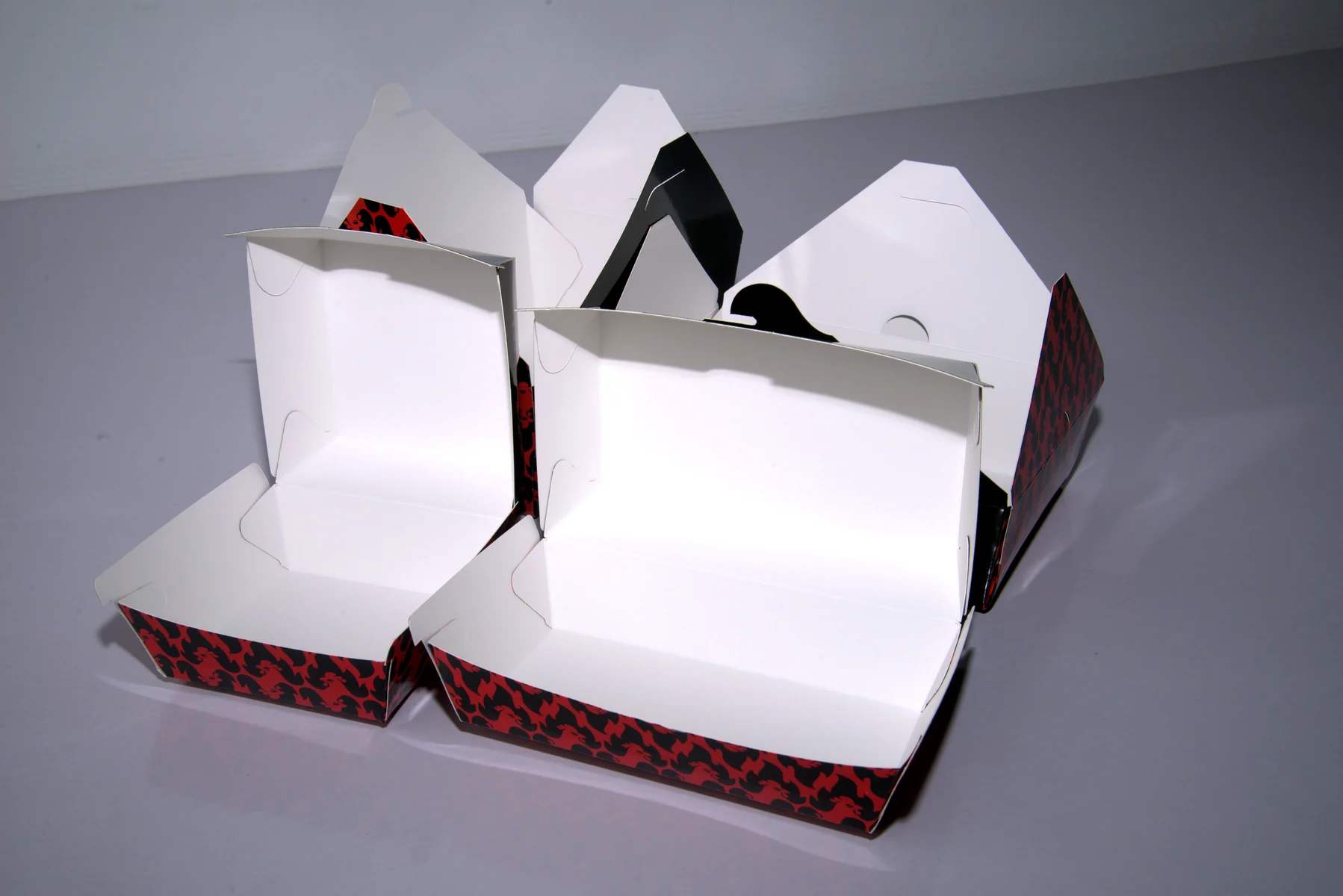 Holidaypacfactory holidaypac factory custom chicken takeaway packaging case study Multiple open boxes show how the structure behaves when the customer opens the meal.