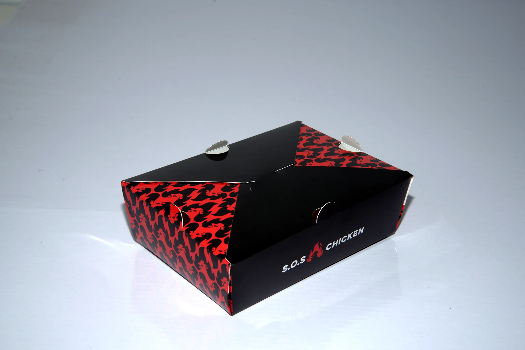 Holidaypacfactory holidaypac factory custom chicken takeaway packaging case study Single closed box view for final shape confirmation.