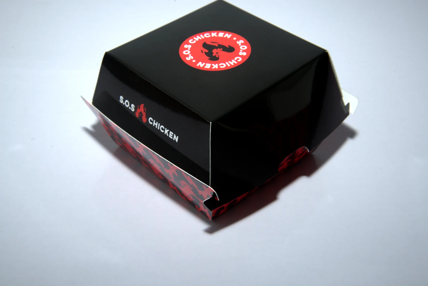 Holidaypacfactory holidaypac factory custom chicken takeaway packaging case study Small closed lid view checks consistency on a compact size.