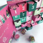 Holidaypacfactory Christmas 25 day paper magnet advent calendar gift box full canvas product image 5