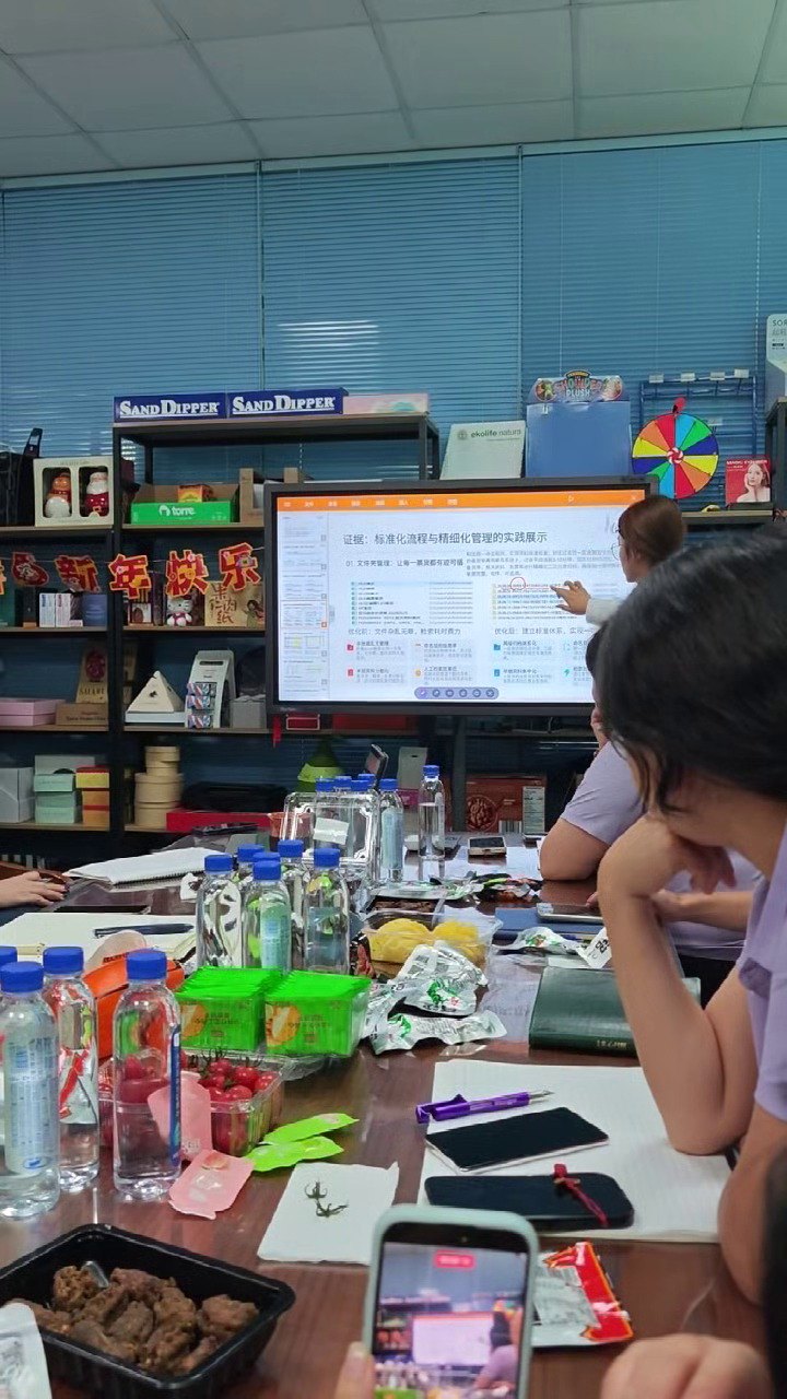 Holidaypacfactory team discussing quotation sample and production coordination workflow