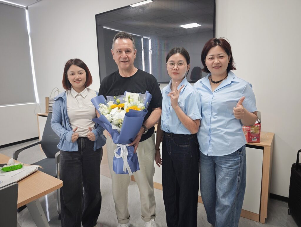 Holidaypacfactory team welcomes an Australian packaging customer with a bouquet