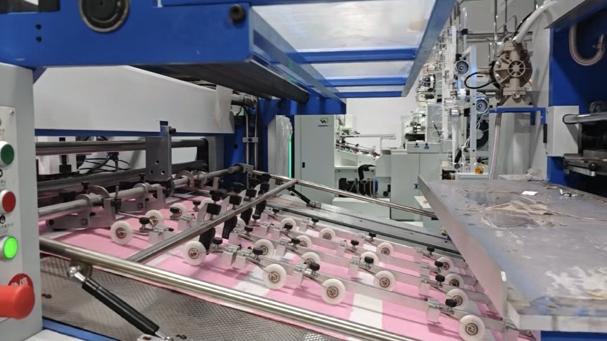 Packaging converting line operating on the Holidaypacfactory factory floor
